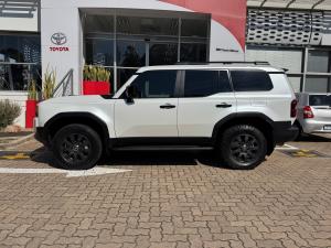 Toyota Land Cruiser Prado 2.8GD VX-R - Image 24