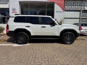 Toyota Land Cruiser Prado 2.8GD VX-R - Image 3