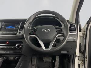 Hyundai Tucson 2.0 Premium automatic - Image 18
