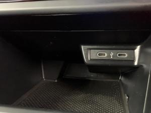 Volkswagen Polo 1.0 TSI R-LINE DSG - Image 11