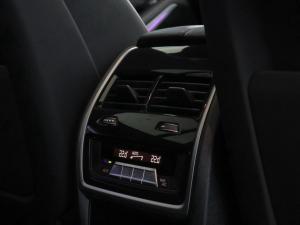 BMW X7 M60i - Image 22