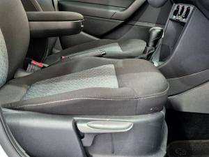 Volkswagen Polo Vivo hatch 1.6 Life - Image 21