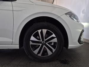 Volkswagen Polo hatch 1.0TSI Life auto - Image 9
