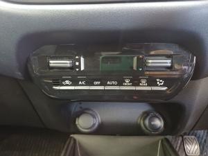Suzuki Baleno 1.5 GLX manual - Image 16