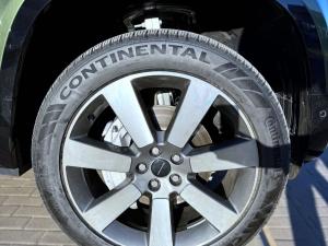 Land Rover Defender 110 D350 X-Dynamic HSE - Image 13
