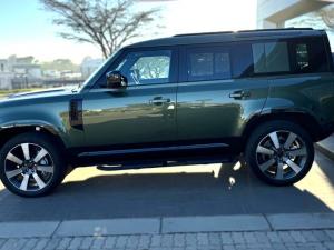 Land Rover Defender 110 D350 X-Dynamic HSE - Image 5
