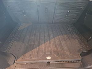 Land Rover Defender 110 D250 X-Dynamic SE - Image 11