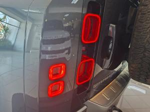 Land Rover Defender 110 D250 X-Dynamic SE - Image 12