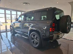Land Rover Defender 110 D250 X-Dynamic SE - Image 13
