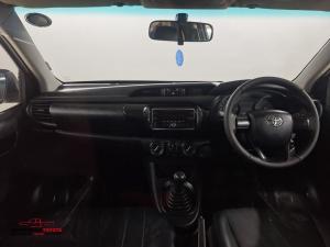 Toyota Hilux 2.0 (aircon) - Image 6