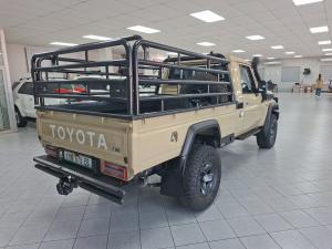 Toyota Land Cruiser 79 2.8GD-6 single cab auto - Image 2