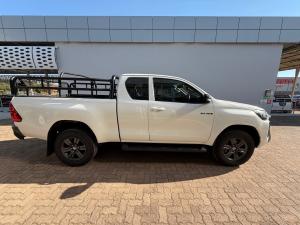 Toyota Hilux 2.4GD-6 Xtra cab Raider auto - Image 3