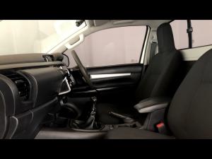 Toyota Hilux 2.4GD-6 single cab 4x4 Raider manual - Image 7