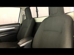 Toyota Hilux 2.4GD-6 single cab 4x4 Raider manual - Image 11