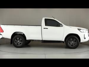 Toyota Hilux 2.4GD-6 single cab 4x4 Raider manual - Image 3