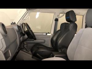 Toyota Land Cruiser 79 2.8GD-6 double cab auto - Image 7