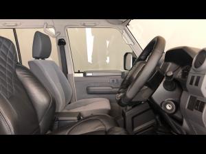 Toyota Land Cruiser 79 2.8GD-6 double cab auto - Image 10