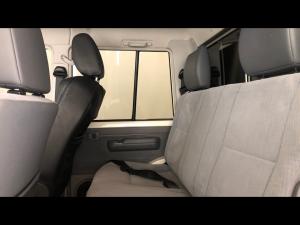 Toyota Land Cruiser 79 2.8GD-6 double cab auto - Image 11