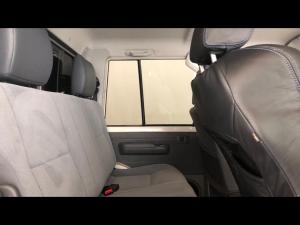 Toyota Land Cruiser 79 2.8GD-6 double cab auto - Image 12