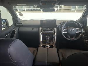 Toyota Land Cruiser 300 3.3D GR-Sport - Image 6