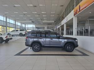 Toyota Land Cruiser 300 3.3D GR-Sport - Image 3