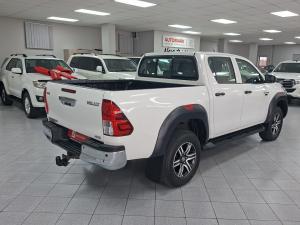 Toyota Hilux 2.4GD-6 double cab 4x4 Raider X manual - Image 2