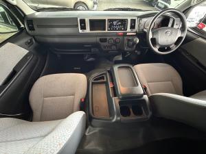 Toyota Hiace 2.5D-4D bus 14-seater GL - Image 6