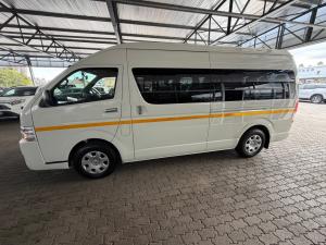 Toyota Hiace 2.5D-4D bus 14-seater GL - Image 17