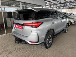 Toyota Fortuner 2.4GD-6 manual - Image 2