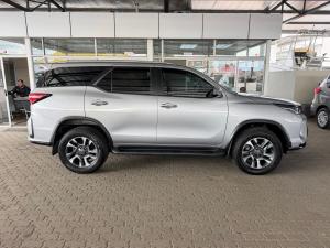 Toyota Fortuner 2.4GD-6 manual - Image 3