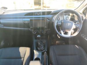 Toyota Hilux 2.4GD-6 double cab Raider manual - Image 6