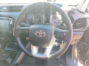 Toyota Hilux 2.4GD-6 double cab Raider manual - Image 8