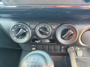 Toyota Hilux 2.4GD-6 double cab Raider manual - Image 17