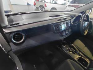 Toyota RAV4 2.0 GX auto - Image 7