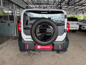 Toyota Land Cruiser FJ 2.7 4x4 VX - Image 5