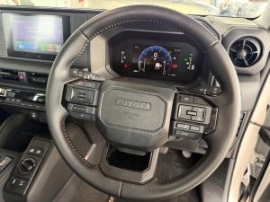 Toyota Land Cruiser FJ 2.7 4x4 VX - Image 8