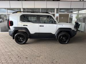 Toyota Land Cruiser FJ 2.7 4x4 VX - Image 3