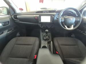 Toyota Hilux 2.4GD-6 double cab 4x4 Raider manual - Image 6