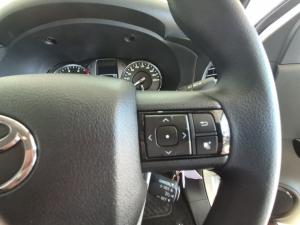 Toyota Hilux 2.4GD-6 double cab 4x4 Raider manual - Image 10