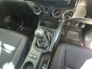 Toyota Hilux 2.4GD-6 double cab 4x4 Raider manual - Image 12