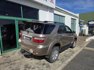 Toyota Fortuner 3.0D-4D 4x4 - Image 2