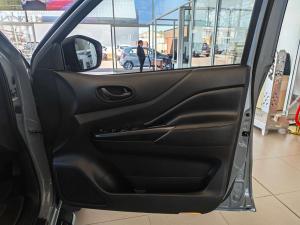 Nissan Navara 2.5DDTI PRO-2X automatic D/C - Image 12