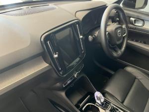 Volvo XC40 B4 Plus Dark - Image 9