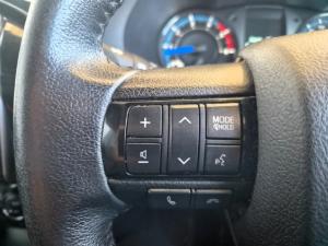 Toyota Hilux 2.8GD-6 double cab Legend manual - Image 10