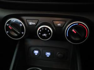 Hyundai Venue 1.0T Fluid auto - Image 17