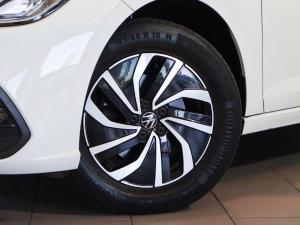 Volkswagen Polo hatch 1.0TSI Life auto - Image 5