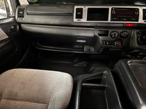 Toyota Quantum 2.7 GL 10-seater bus - Image 10