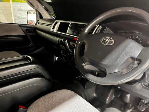 Toyota Quantum 2.7 GL 10-seater bus - Image 7