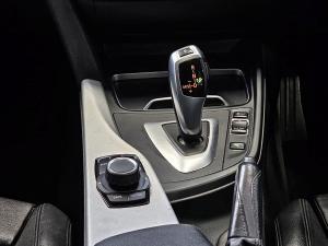 BMW 3 Series 320i Sport Line - Image 14