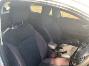 Toyota Starlet Cross 1.5 XS manual - Image 17